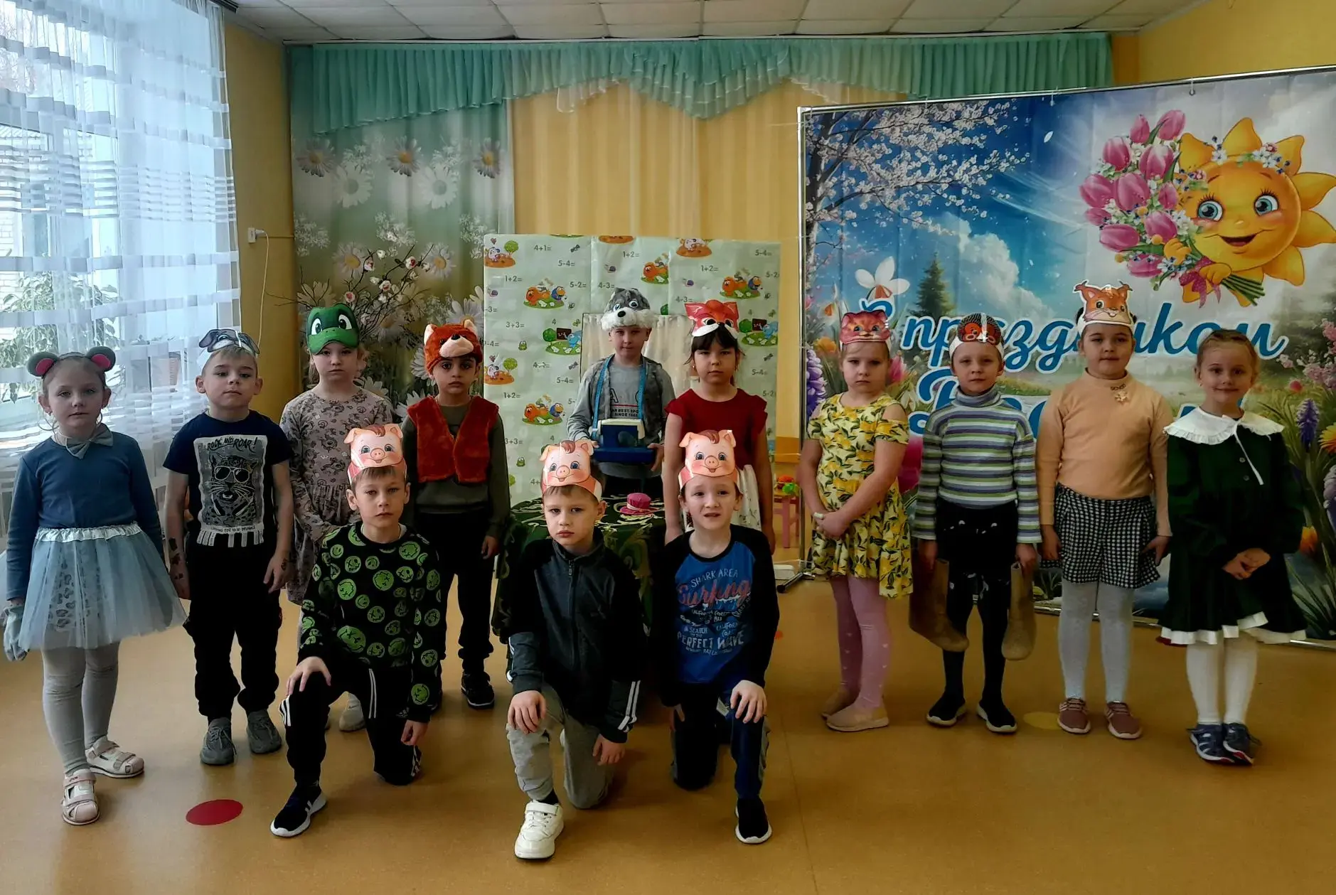 Ребята подготовительной группы, воспитатель Уткина С.Г , в рамках решения задач годовог...