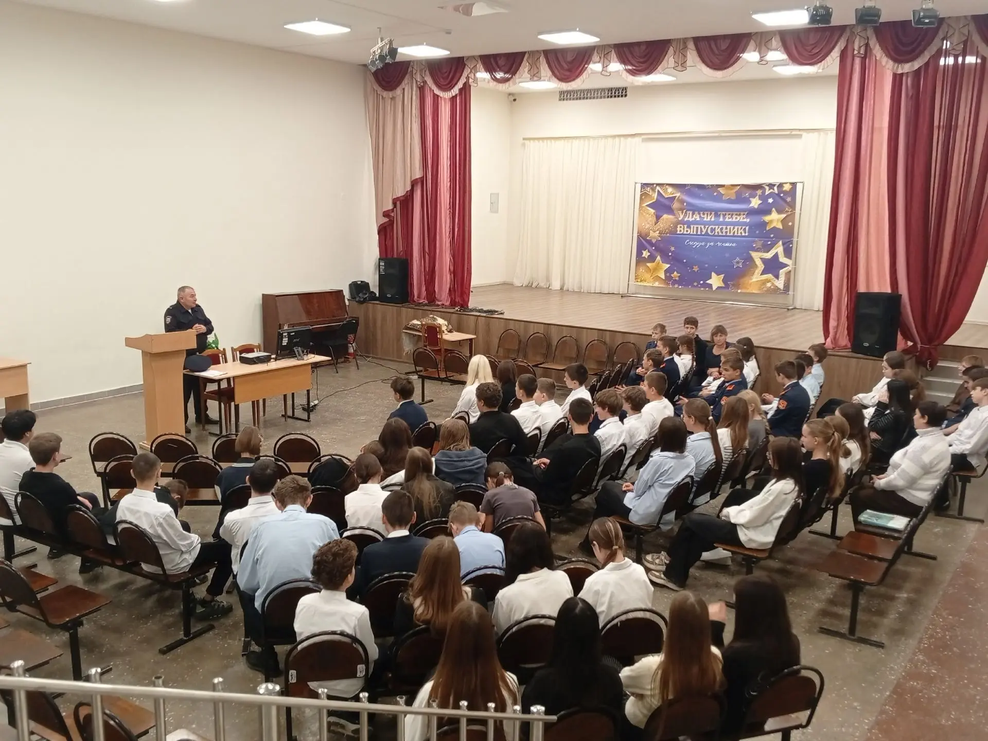 👮‍♂️В Урмарской школе состоялась важная и содержательная встреча. Перед обучающимися 8...