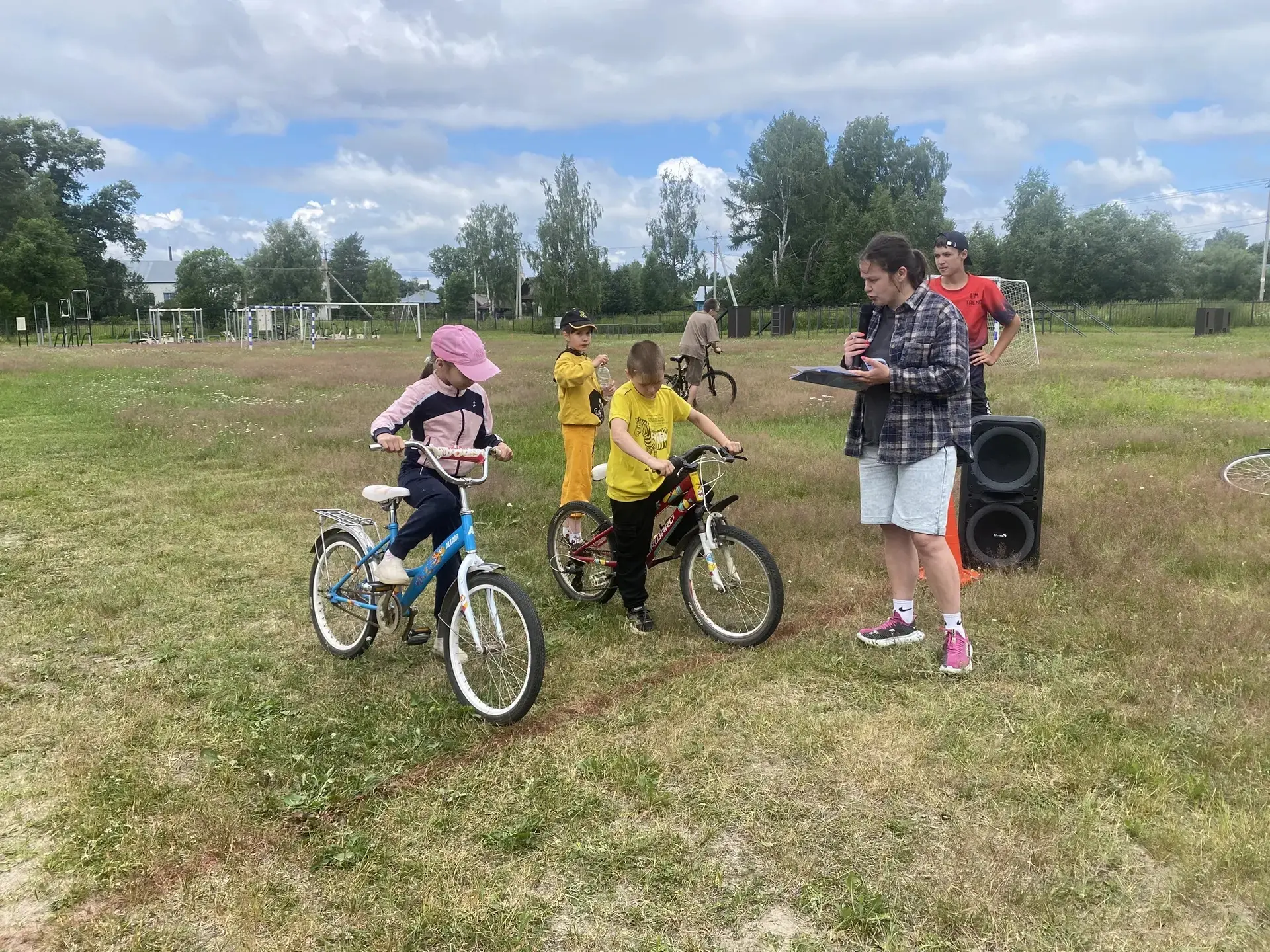Спортивный праздник на городском стадионе! 🚴‍♂️✨

Вчера на  городском стадионе было жарко не только