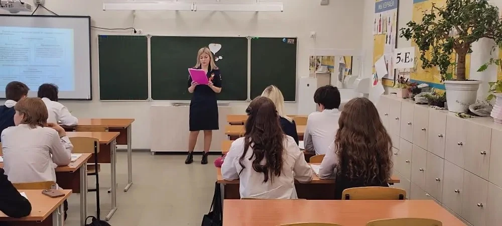 ЭЛЕКТРОСАМОКАТЫ: КАТАЕМСЯ ПО ПРАВИЛАМ  💭 Сегодня, в преддверии летних каникул, наш лицей посетила за