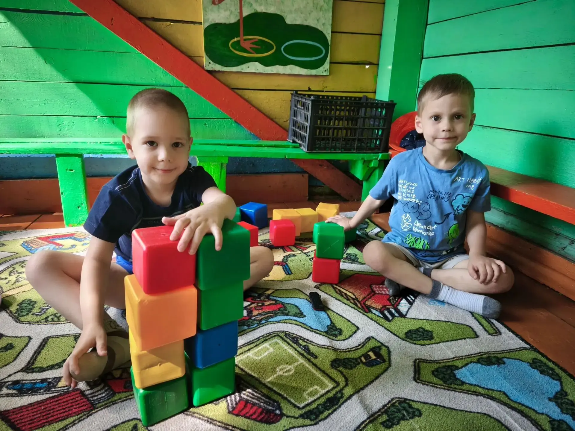 Сегодня в группе №5 прошёл День дружбы !!! 🤗🌞🤸‍♂️🤸‍♀️👫
 Мы говорили с ребятами о том, что такое