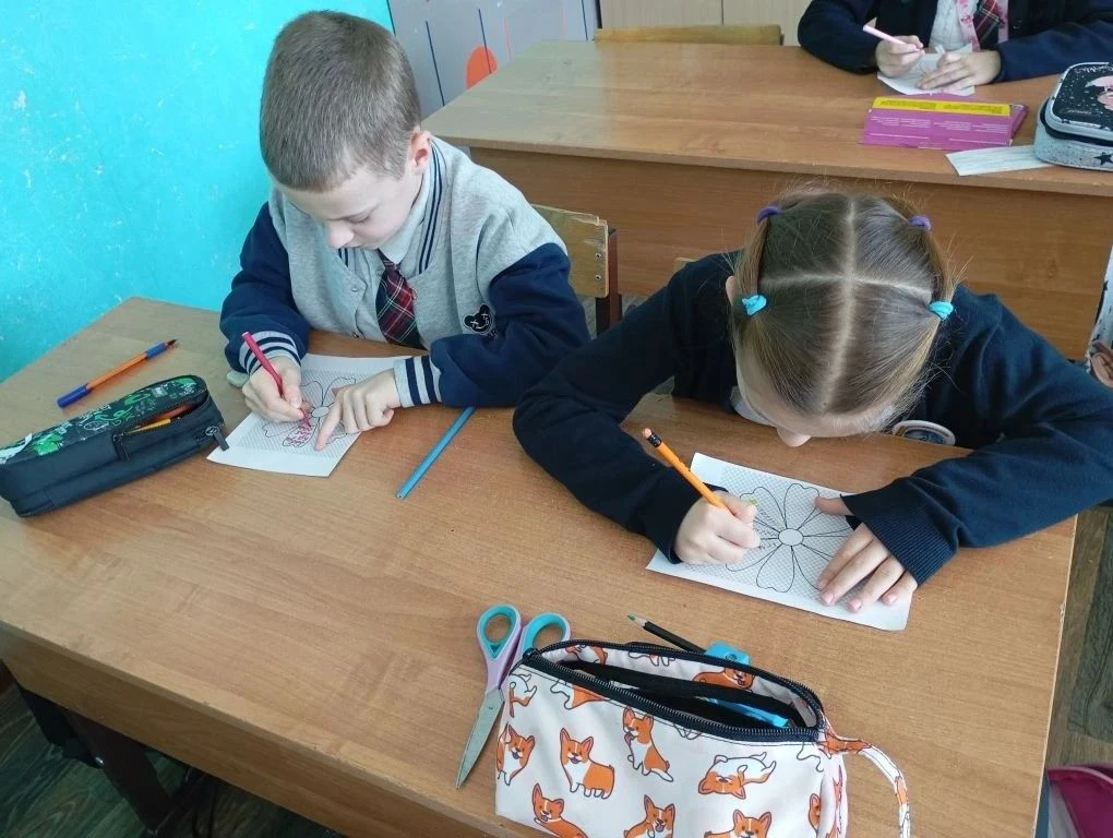 В 1 «В» классе прошёл урок доброты и уважения «Старость надо уважать». Учащиеся с большим трепетом и