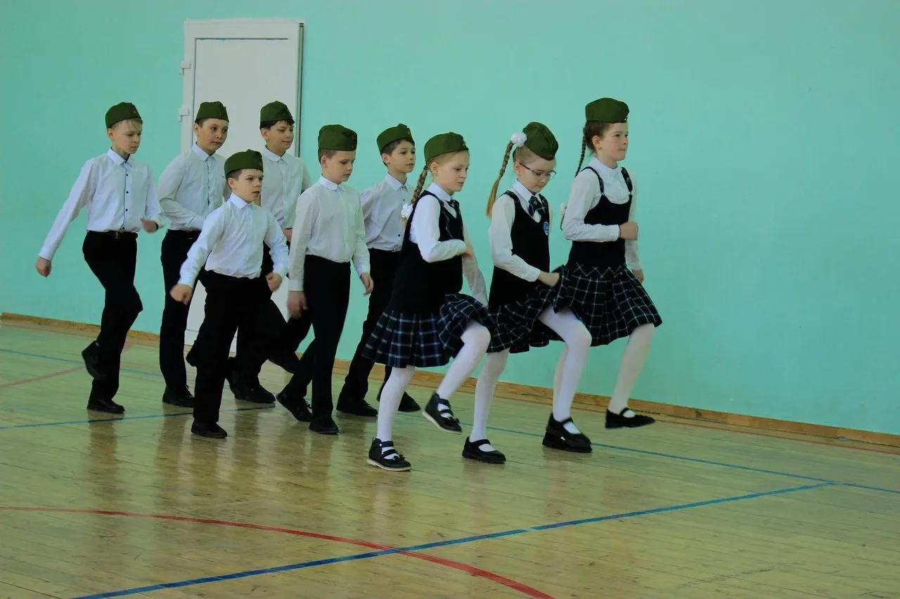 Маршируем к победе! 🥁   В нашей школе было шумно, дисциплинированно и очень масштабно! Мы принимали 