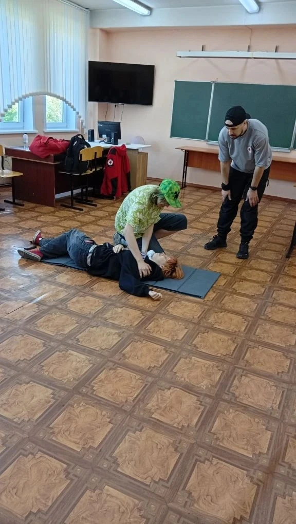 В рамках учебных сборов для девушек 10-х классов был проведён мастер-класс по оказанию ...