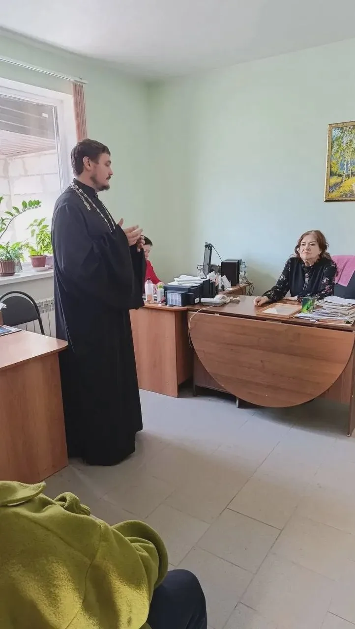 Священник поздравил участников Общества слепых с праздником
