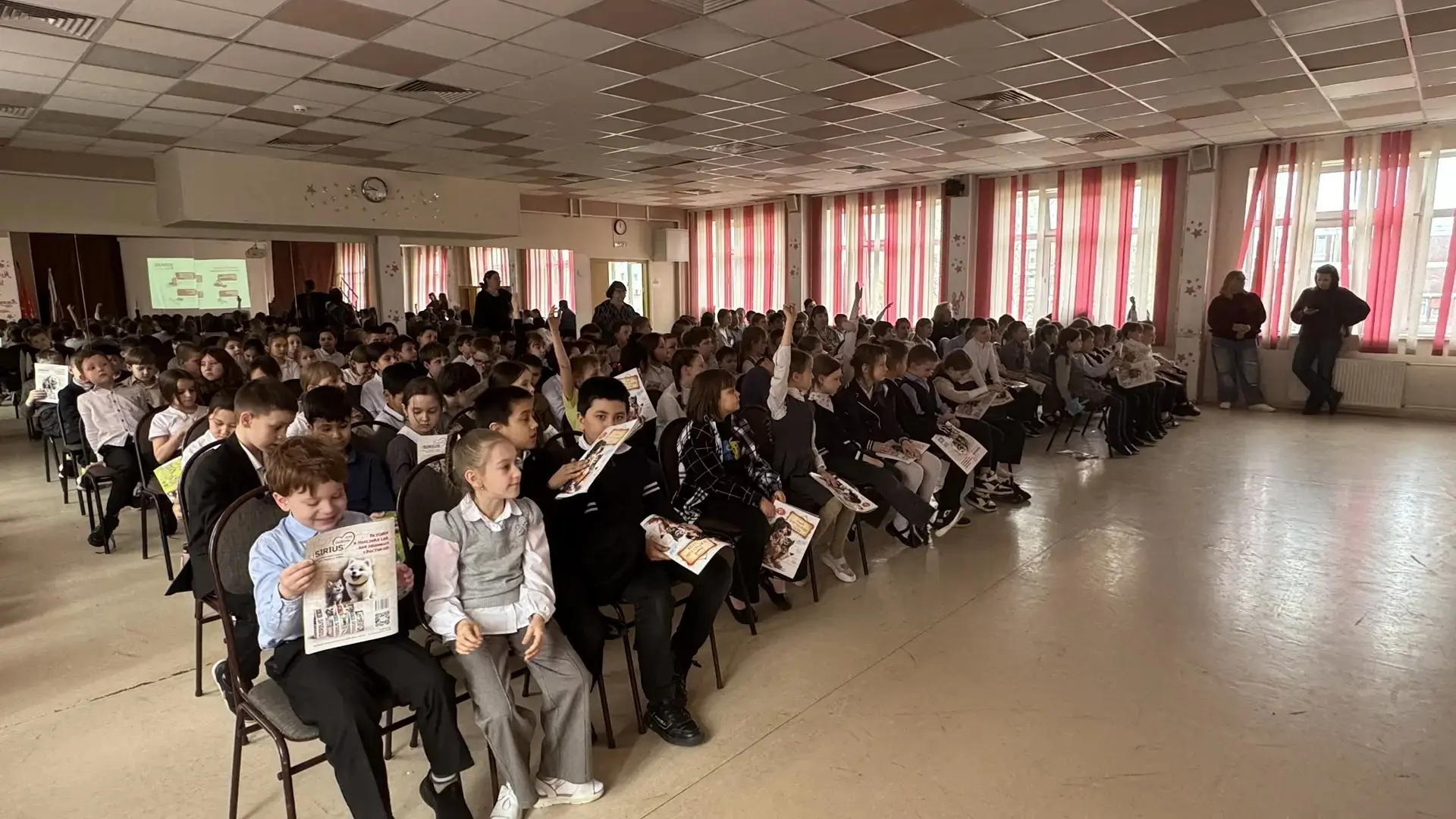 Знаем, чем угостить пушистого друга! 🐾  В нашей начальной школе прошёл необычный «Урок доброты и заб