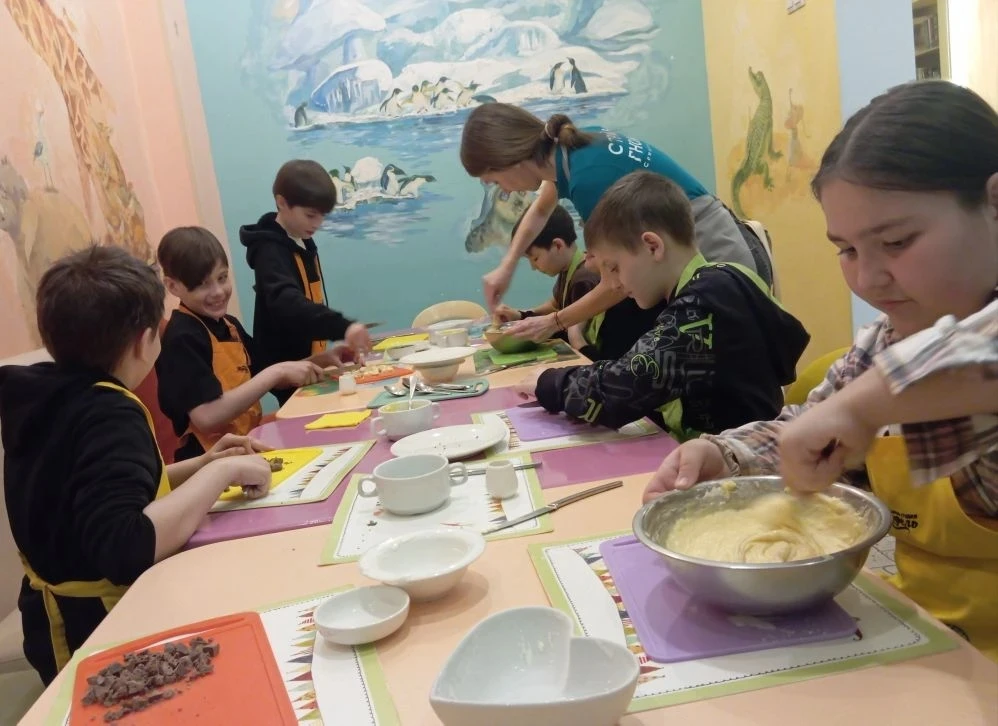 🍫🧁 Сладкий день в 4Г! 🔵  Сегодня ребята из 4Г класса МАОУ СОШ №10 стали настоящими кондитерами, знат