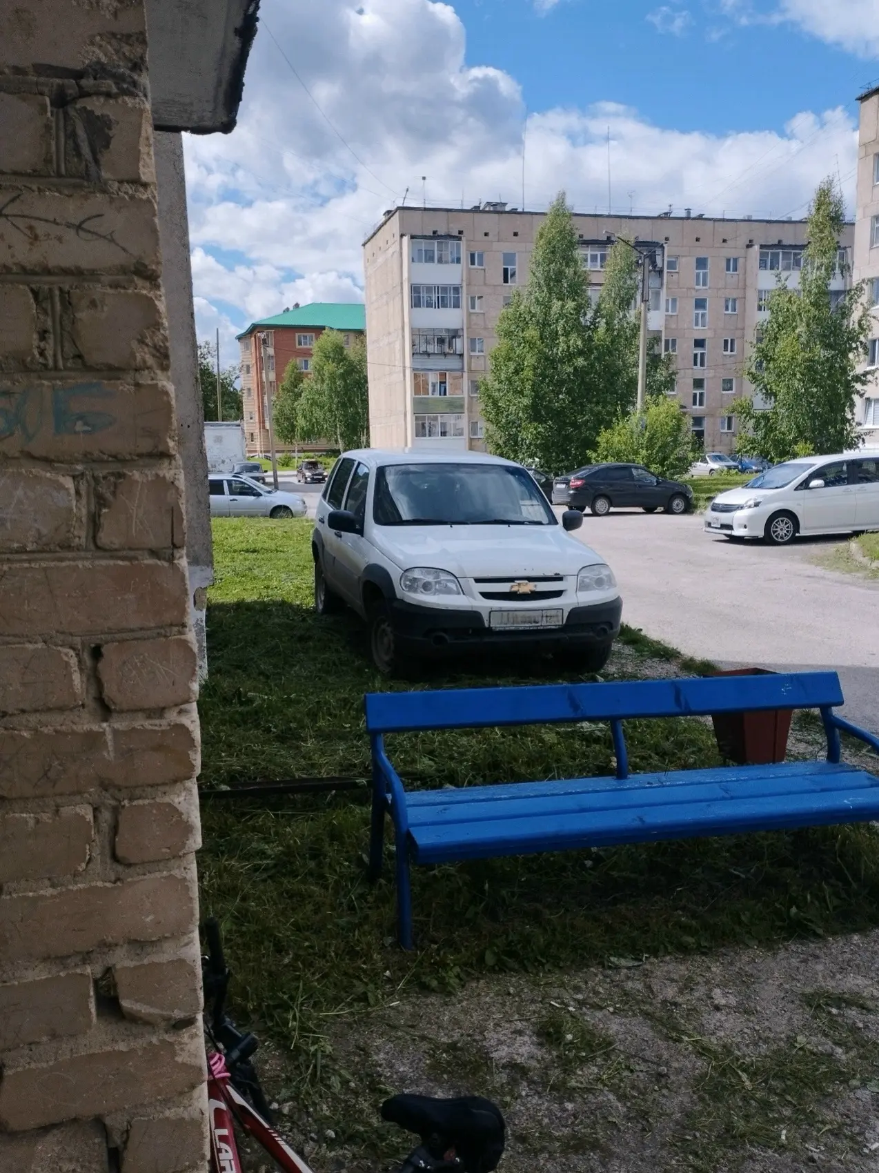 Зимой у нас был победитель в номинации «Самый невозмутимый автомобиль».

Но сейчас лето, и объявляет