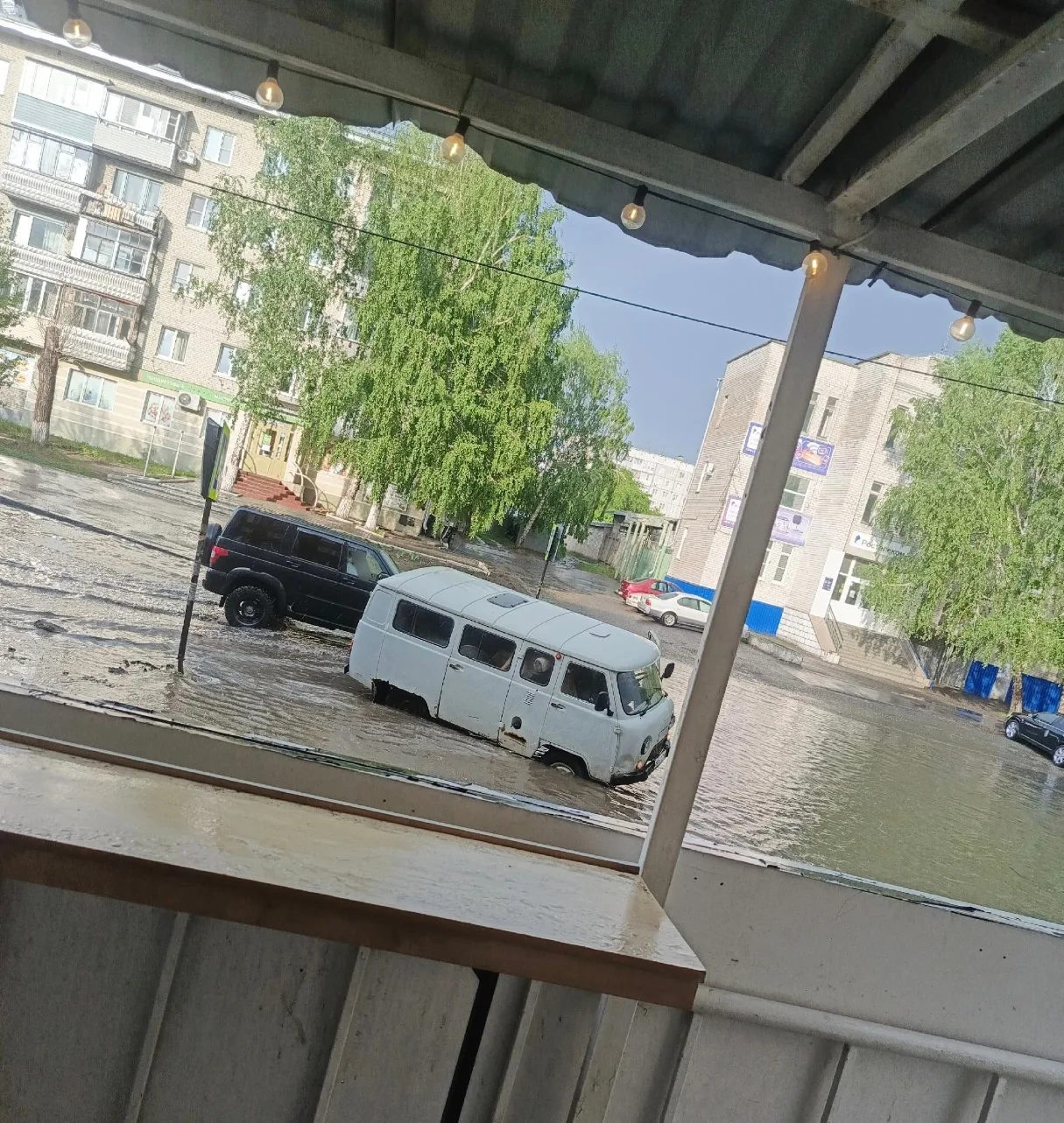 На улице Космонавтов,(ост Радуга) сбоку от пешеходного перехода яма! Осторожнее автомоб...