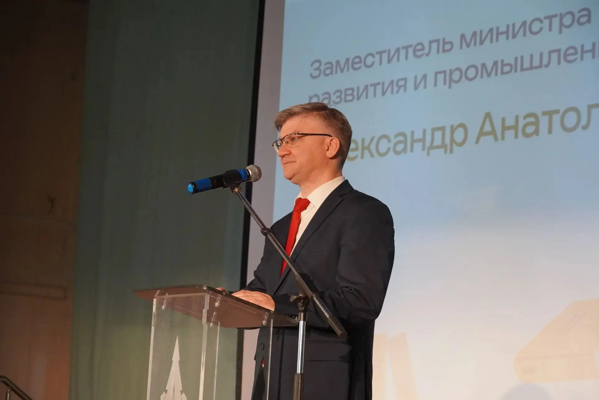 👍Александр Гибеж поздравил первокурсников Сыктывкарского лесного института с Днём знаний