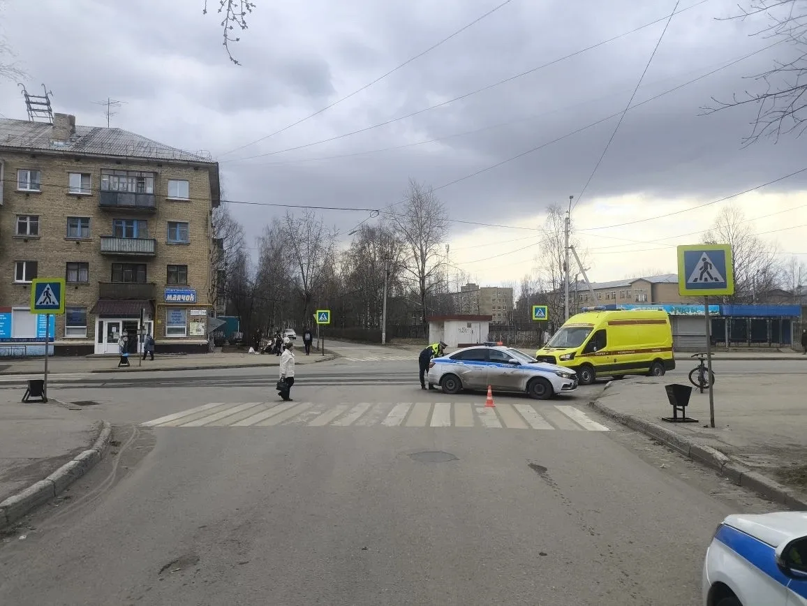 ЗА СУТКИ НА ДОРОГАХ УХТЫ ПОСТРАДАЛИ ПЕНСИОНЕРКА И РЕБЕНОК-ВЕЛОСИПЕДИСТ  В Ухте за сутки произошло дв
