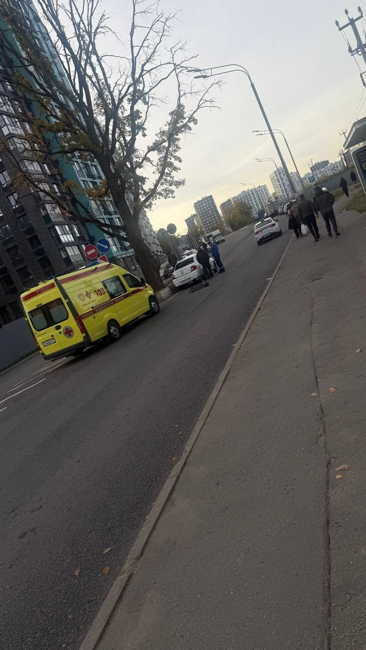 ДТП с самокатчицей у Скандинавии