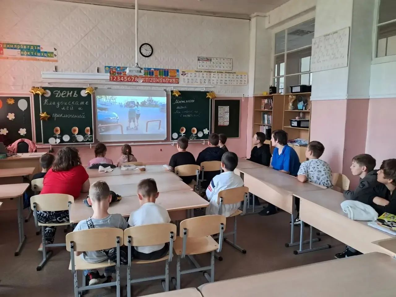 ☀️ Безопасные каникулы: просмотр видеороликов по обеспечению безопасности дорожного дви...