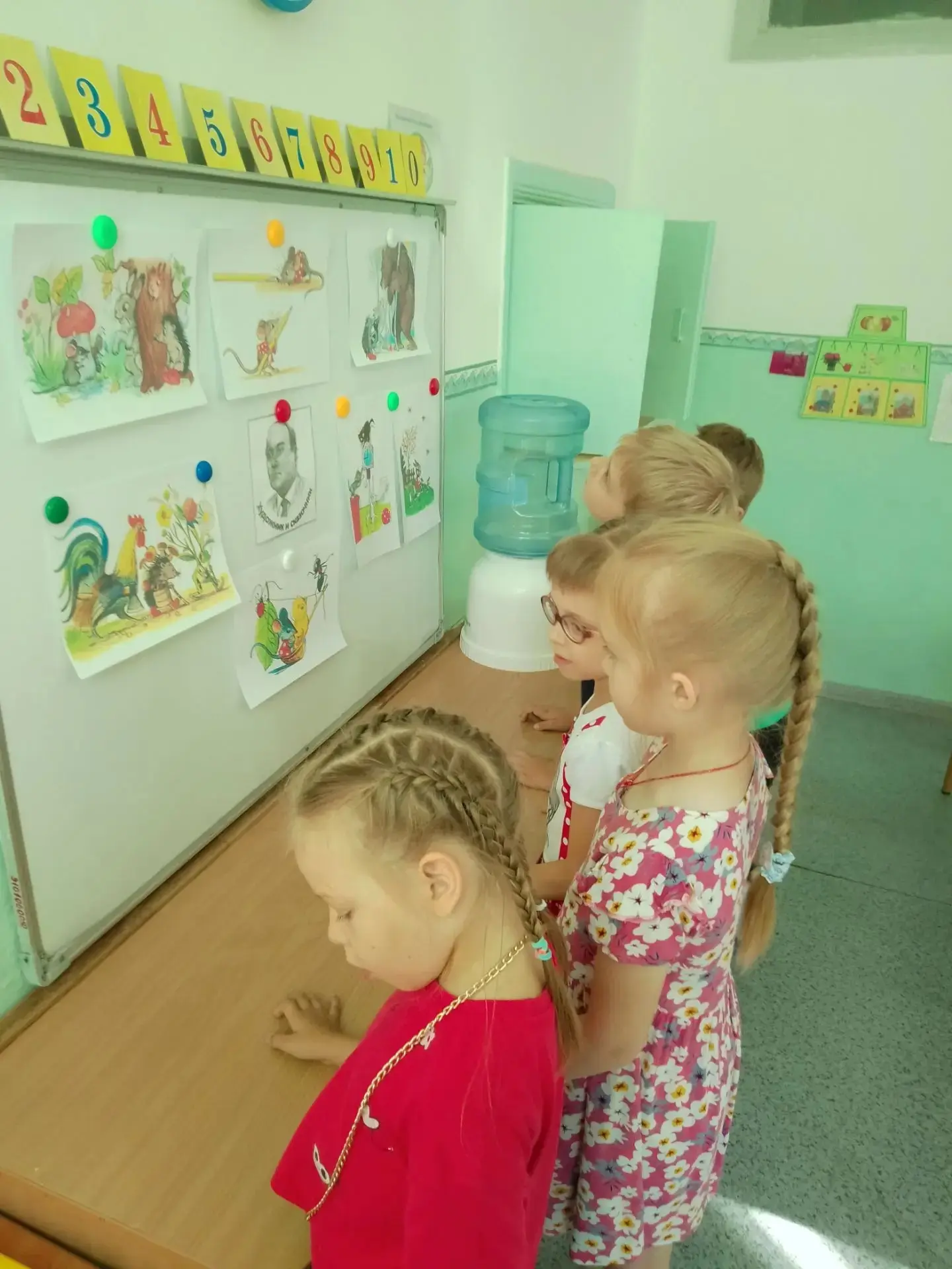 Сегодня был  тематический день "Сказки Владимира Сутеева".