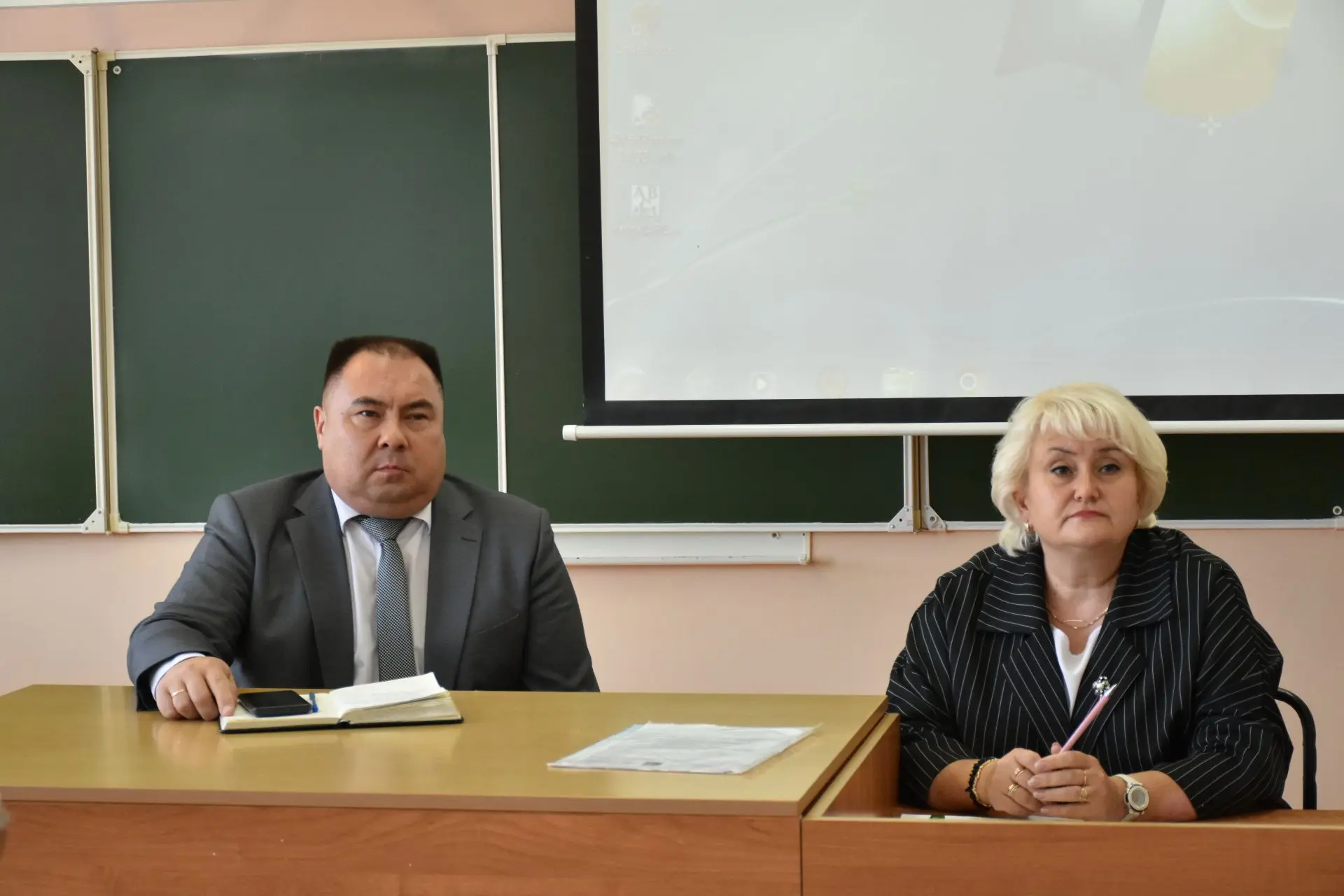 В рамках августовского совещания  провели рабочую встречу с руководителями образователь...