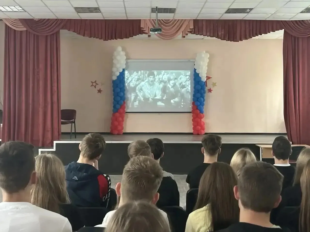 ☀️ День в школьном лагере «Солнышко»: ярко, познавательно, незабываемо! 

🗓️ 19 июня — самый длинны