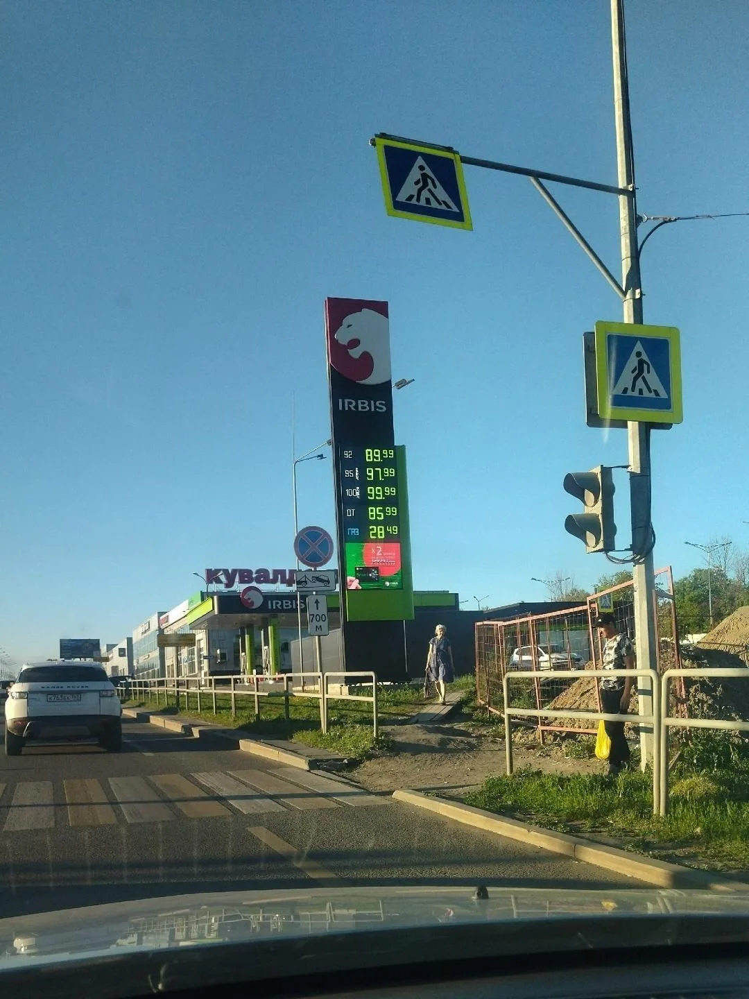 😱Литр бензина почти за сотку?!

Вот мы и дожили до таких времен😢

Клиенты татарстанской сети АЗС «