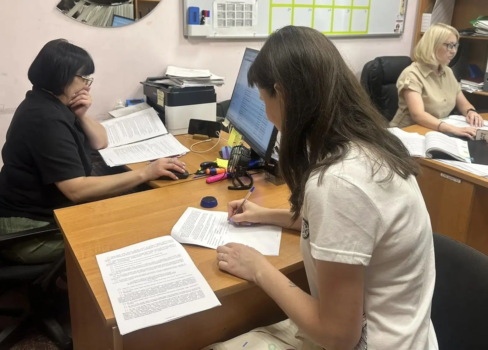 В филиале № 10  ГКУ ЛНР «РЦСЗН» в Антрацитовском м.о. продолжается активная работа  по ...