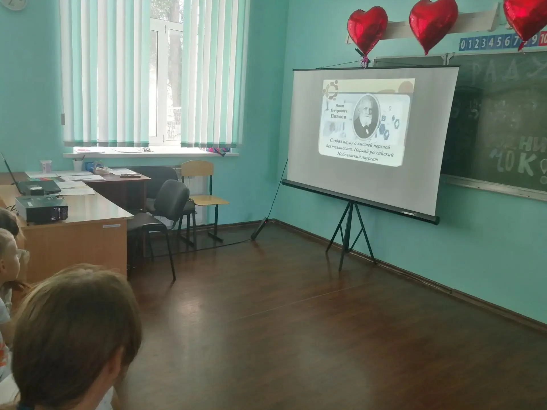 💥 Сегодня в лагере "Родничок" ребята окунулись в Мир науки. 
💥 Познавательный час "Великие учёные 