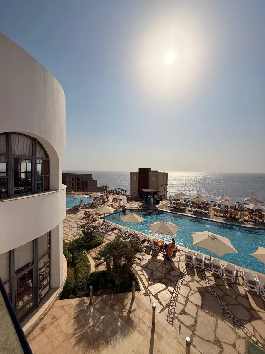 🔸 Reef Oasis Blue Bay Resort 5* — один из популярных курортных отелей Шарм-эль-Шейха, расположенный