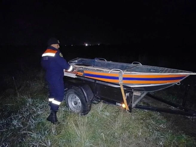 🎣 Один из двух рыбаков погиб после опрокидывания лодки на реке Карасук в НСО