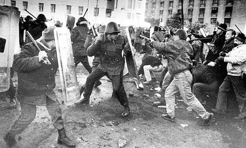 3 октября 1993: Кровавый разгон Верховного Совета – танки против парламента, политическ...