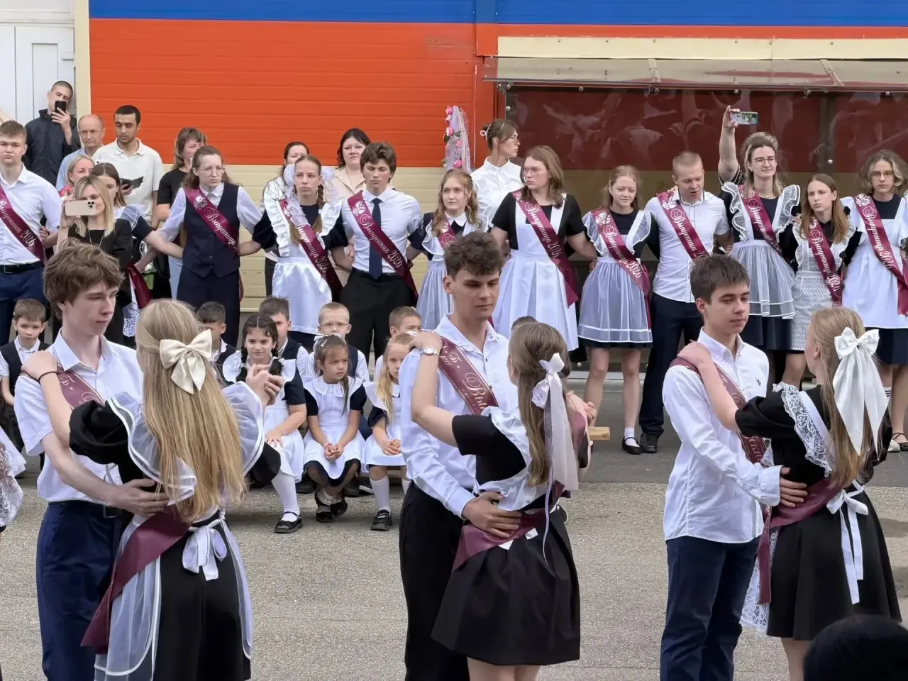 Добрый день, уважаемые гости! Здравствуйте, дорогие учителя и родители!  Сегодня в школе №57 состоял