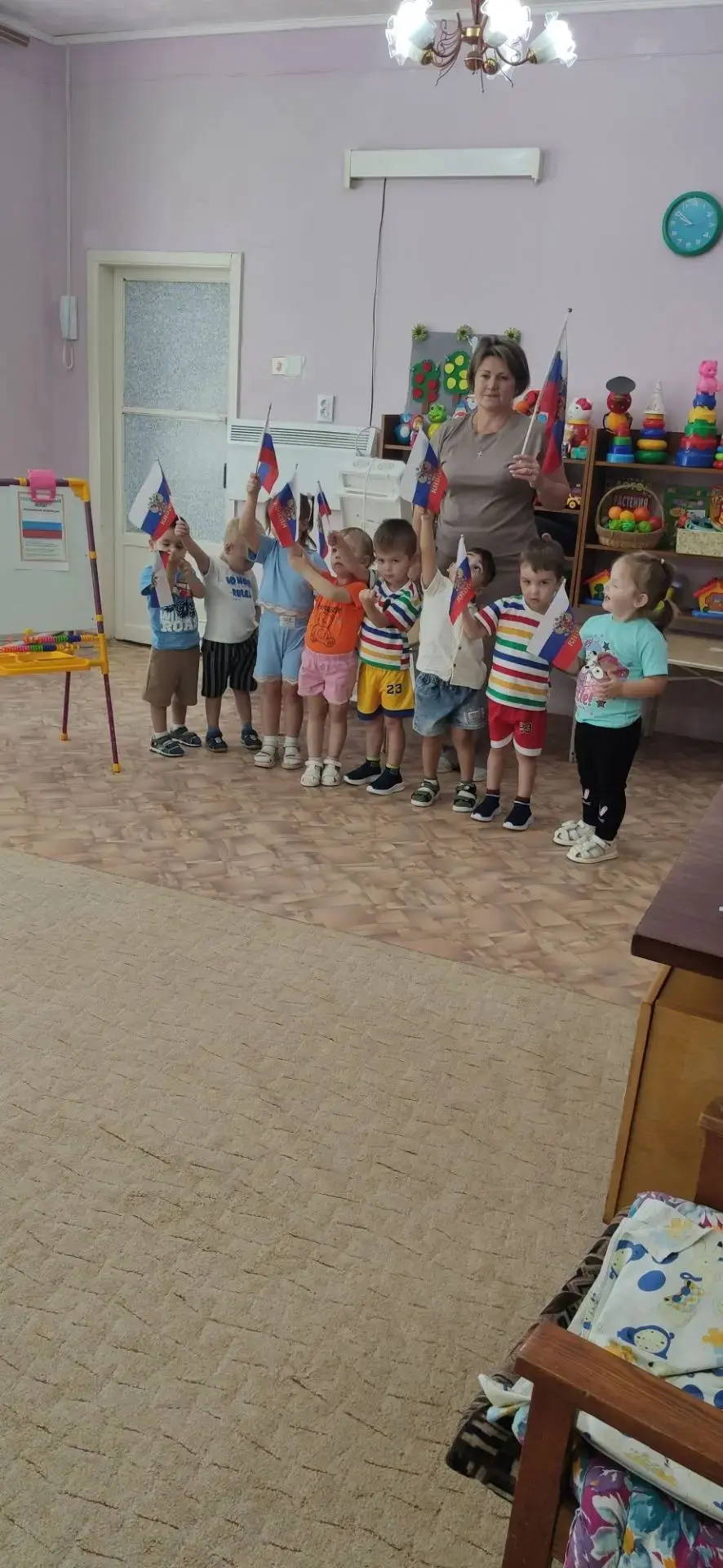 Беседа во второй  группе раннего возраста, на тему:" Флаг России."