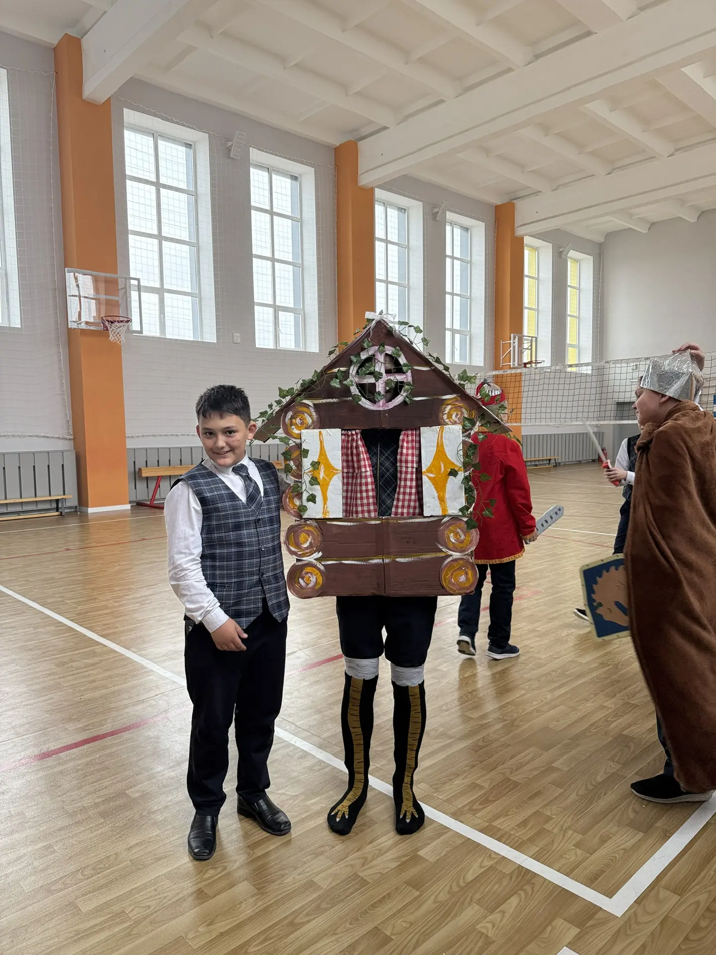 🌟6 «Б» блистает на подиуме! 🤩  Наш класс принял участие в театральном показе мод, и это было незабыв