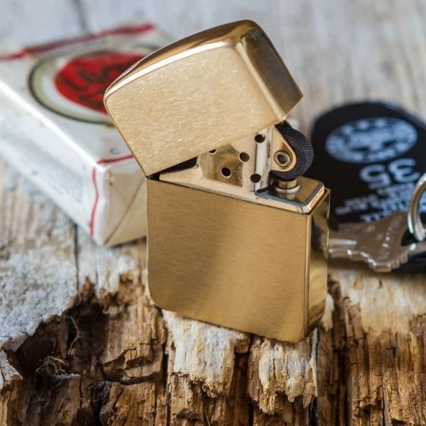 Zippo 1941 Replica Brushed Brass.