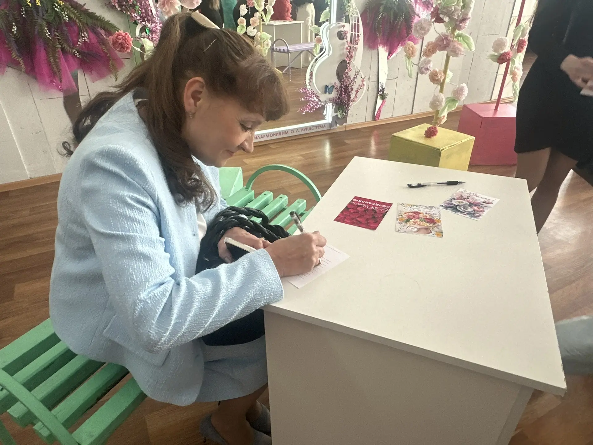 Музыка от диджееев сегодня играет для гостей забайкальской филармонии🎧   Здесь празднует своё 75-лет