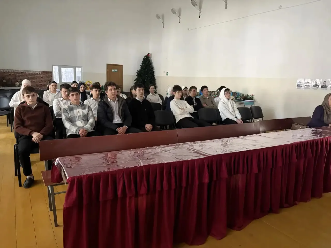 🗓️В МБОУ «Гимназия» прошли классные часы для учеников 7–11 классов, посвящённые важной и актуальной 