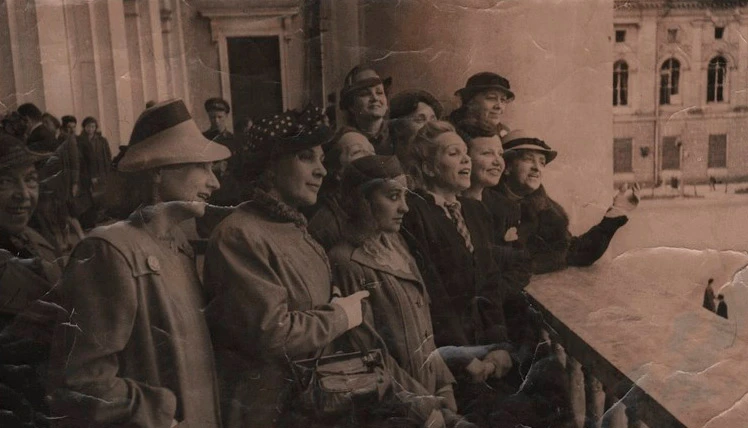 С Днём Победы 🎭 «Настанет час — этот старейший русский театр вернётся в Ленинград. Нас...