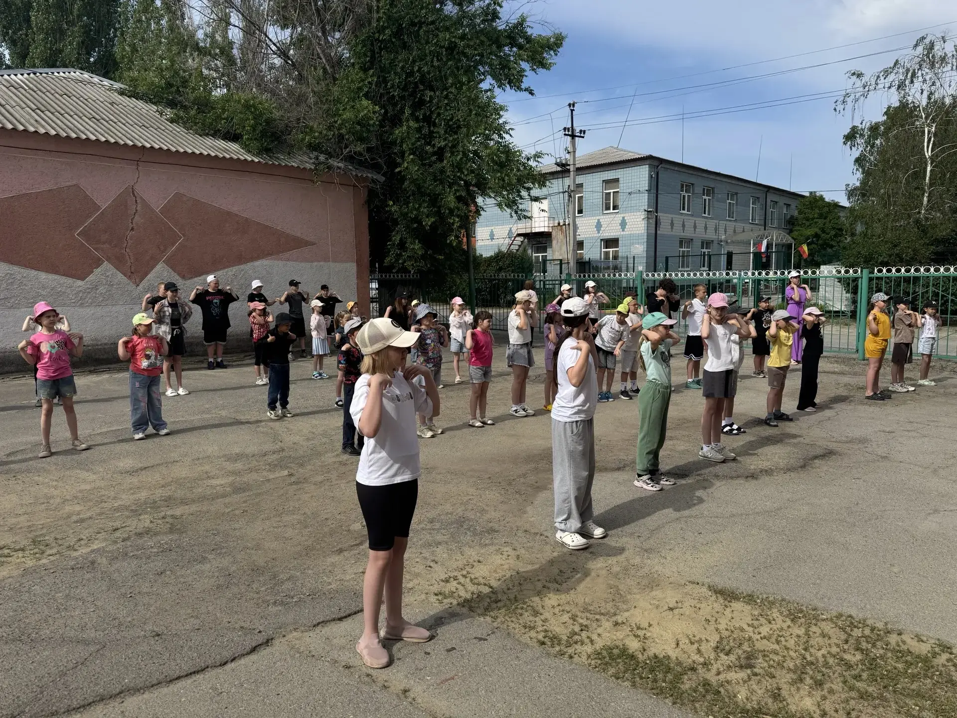 4 день пришкольного лагеря был посвящён Дню Русского языка. После зарядки и завтрака в отрядах для р