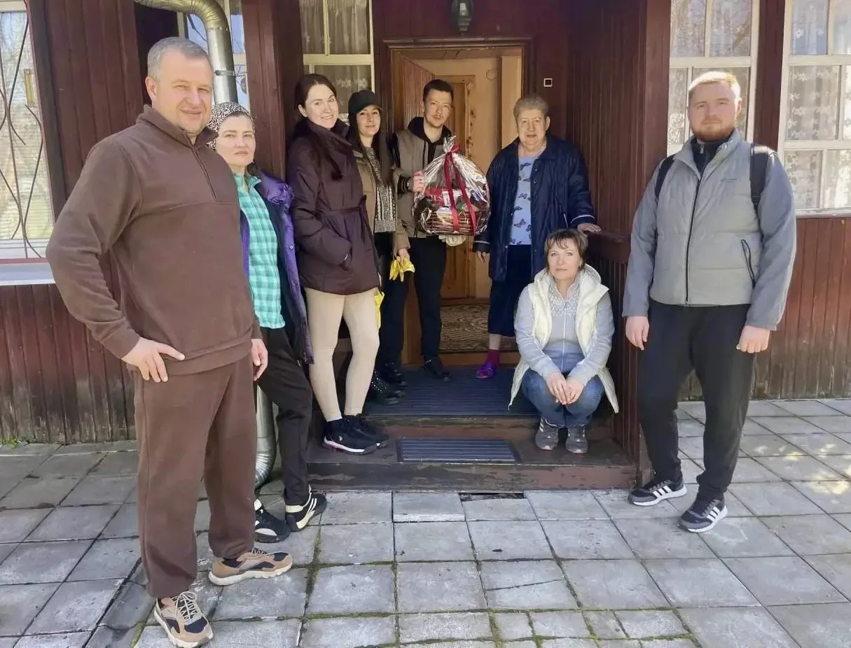 А как прошел ваш субботник ❓  В рамках областного субботника команда социальной защиты и ЗАГСа навес