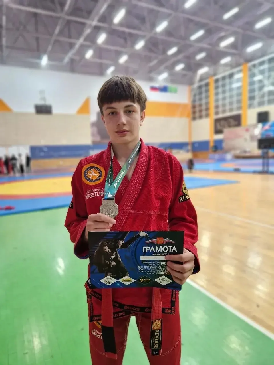 🥈Дужак Максим, 11 "А" класс, занял второе место на Первенстве ЮФО по спортивной борьбе грэпплинг в 