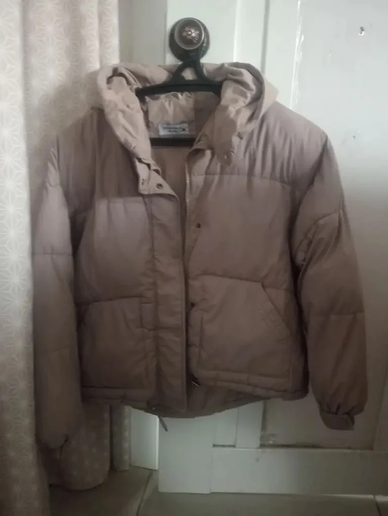 Продам куртки,парки женские б/у ,в хорошем состоянии р-р 42-44  46-48  Тел для связи 89041650404  💰Ц