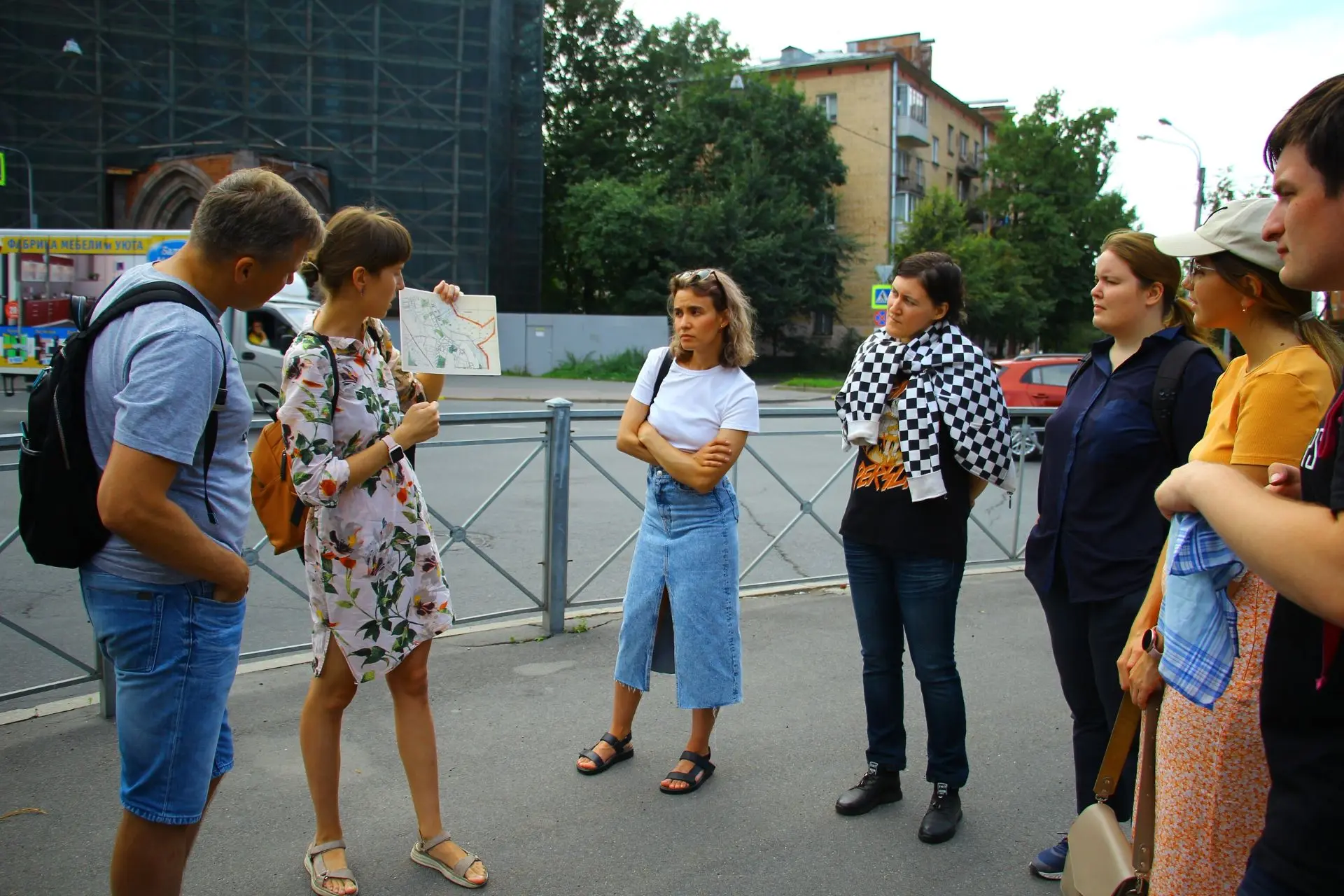 Друзья, последняя экскурсия "Район без излишеств" в этом сезоне❗