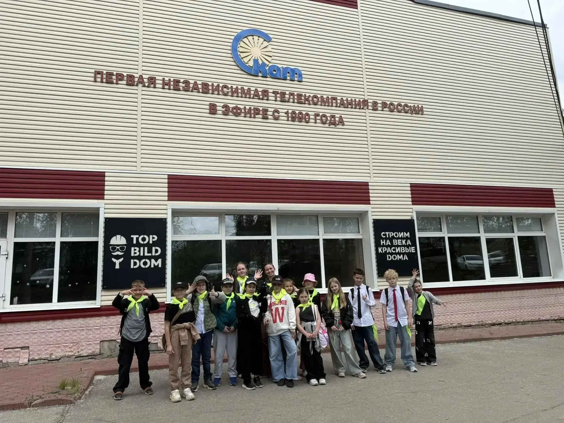 Летние каникулы — время открытий, когда каждое приключение становится семейной историей. Бирюкова Со