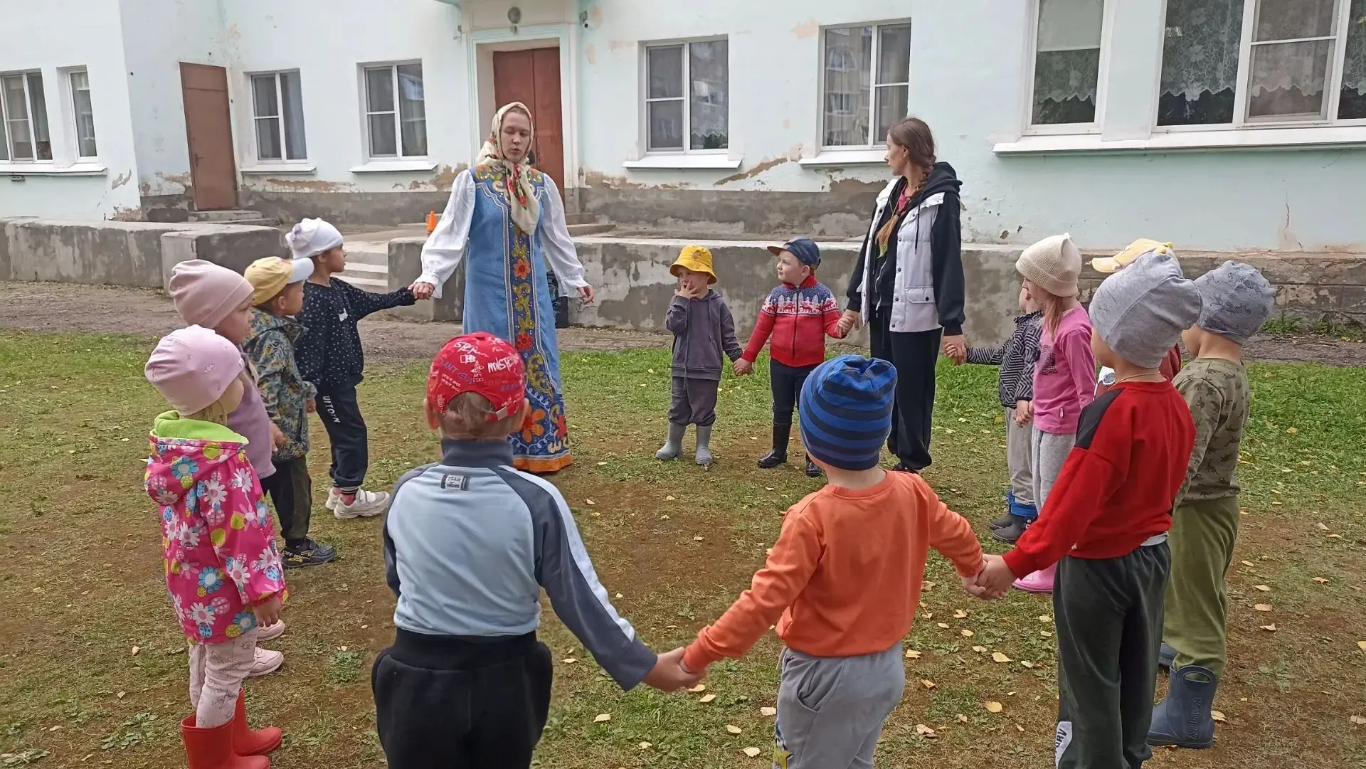 Развлечение в средней группе «В гостях у сказки».