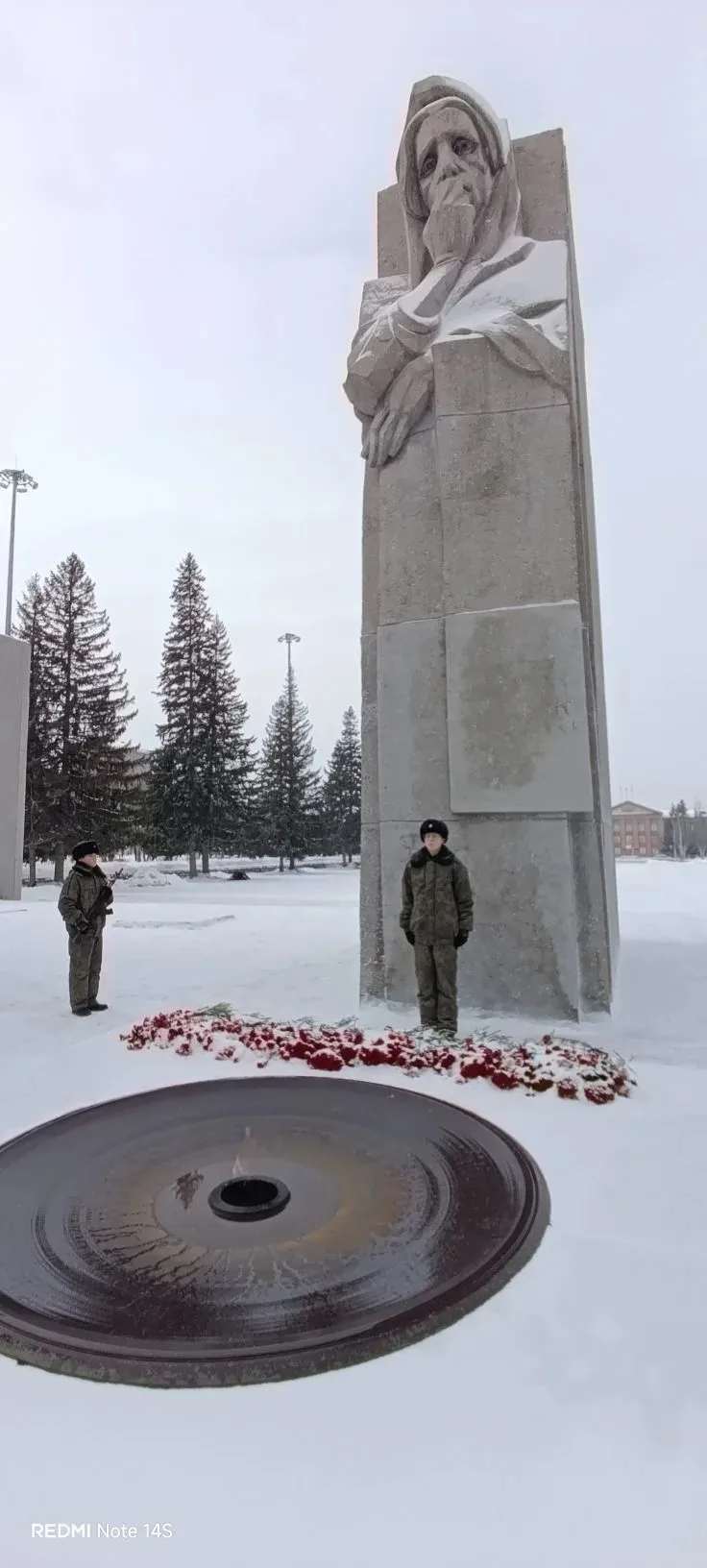 🔁 Репост:  🇷🇺В предпраздничные дни Вахту Памяти несли курсанты караула МАОУ СОШ № 222 Центрального о