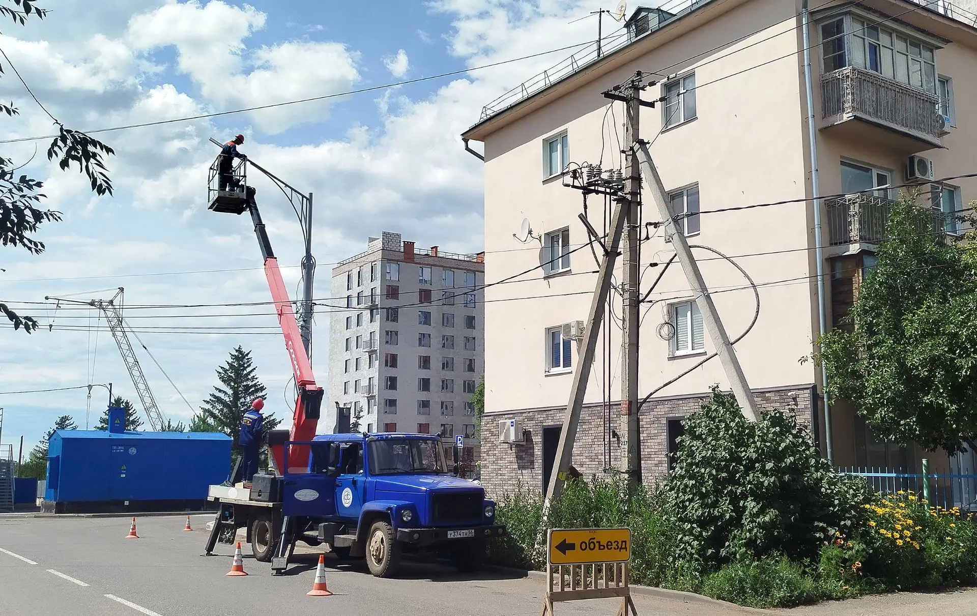 В Бузулуке идет плановая замена сетей уличного освещения.
 
Сотрудники филиала АО «Оренбургкоммунэле