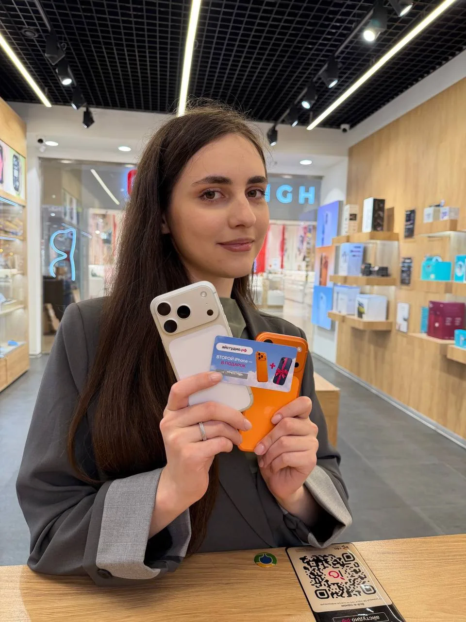 🎁 Первый iPhone уже отправился к своему новому владельцу!