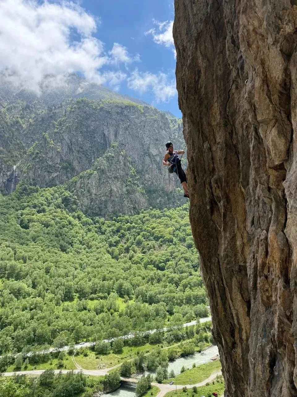 Гордость Ялты на скалах Приэльбрусья 🧗‍♂️