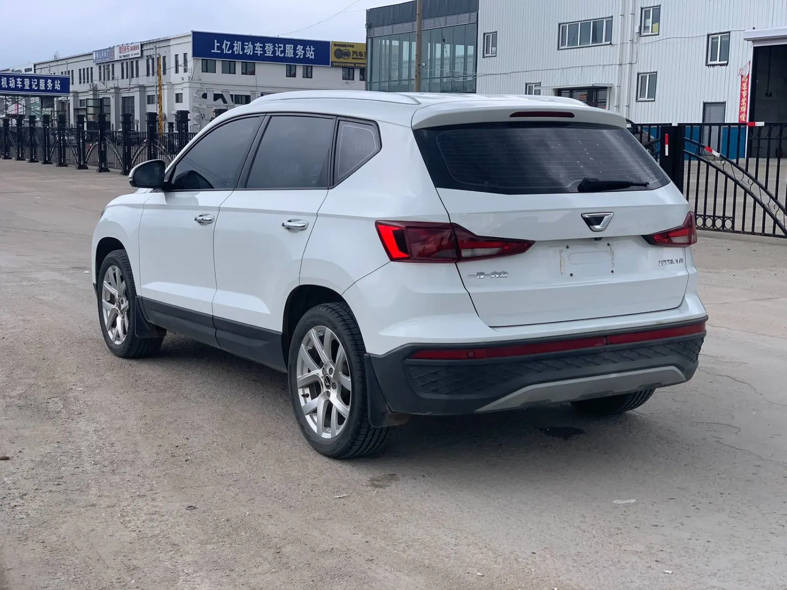 ‼️🚨В наличии в Китае:   🇨🇳Jetta VS5  — 2023/07, 1.5л., 2WD, АКПП  — Пробег: 18.000км. ✅Без окрасов  
