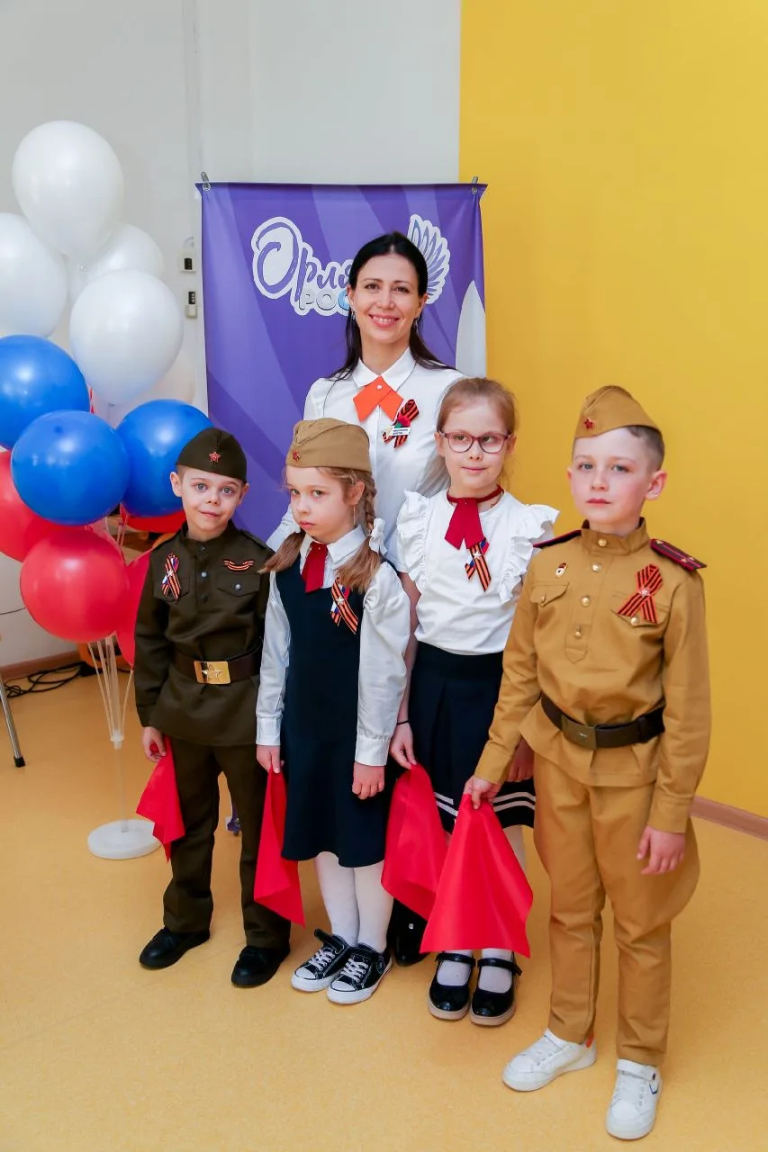 🕊️Музыка, объединяющая поколения: в «Алгоритме Успеха» прошел смотр патриотической песни    🇷🇺 В Дня