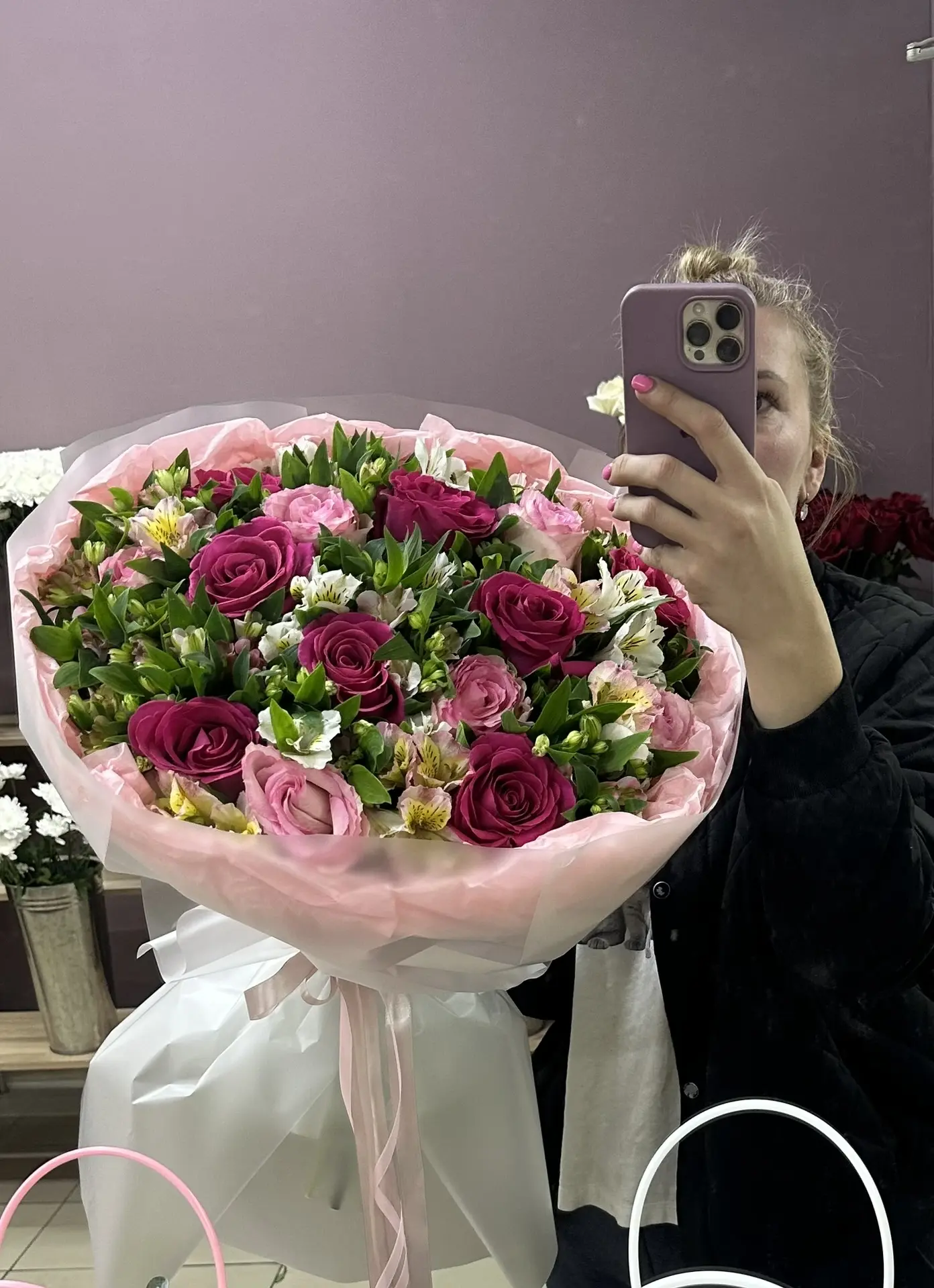 Завершаем день красиво. Постоянство в любви к цветам — это взаимно! 🤍