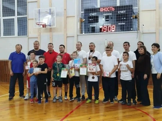 🏆 Семья Вахитовых взяла второе место на соревнованиях ко Дню отца