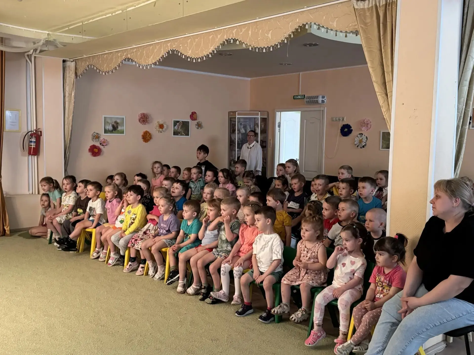 Магия теней в нашем саду! 🎭✨