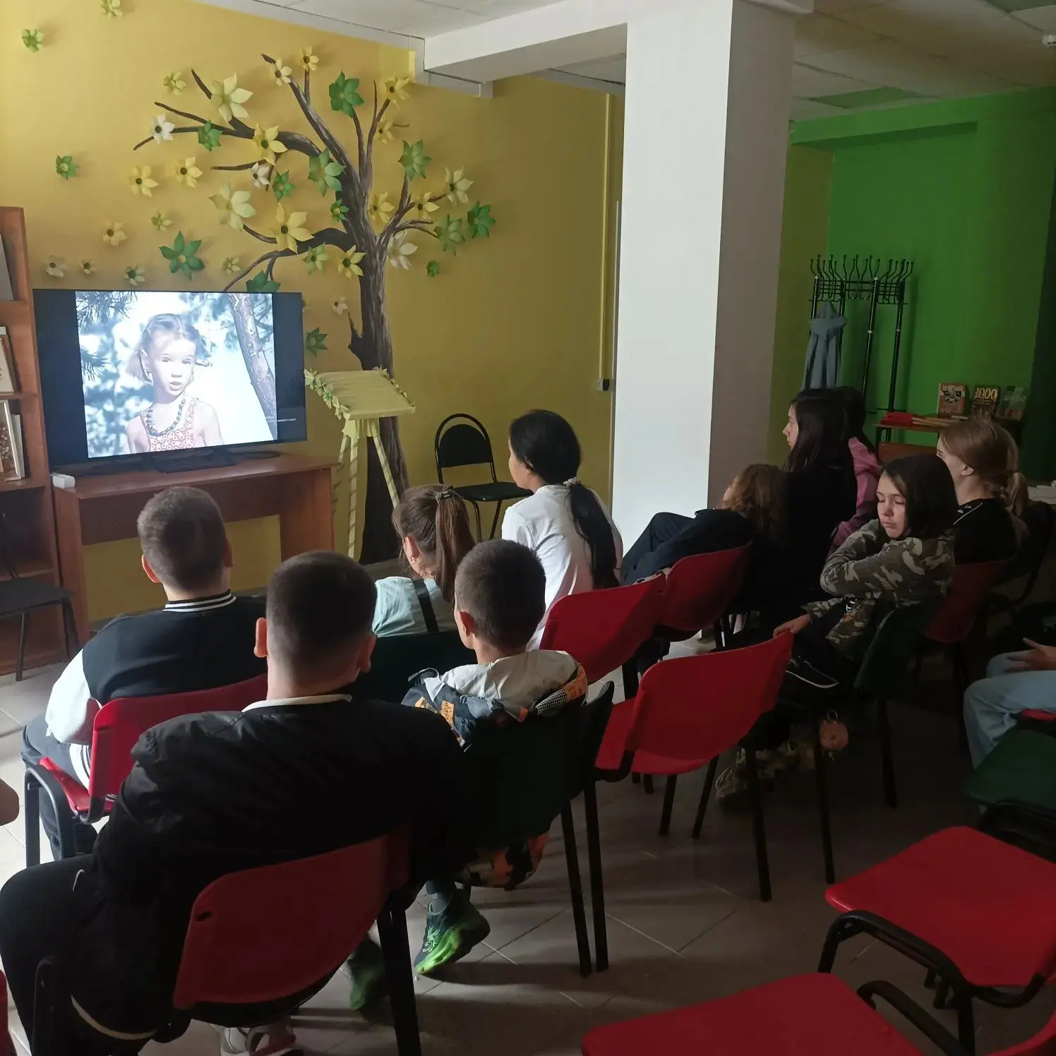 На улице прекрасная солнечная погода!!! Воспитанники детского школьного лагеря "Солнышко" при МБОУ С
